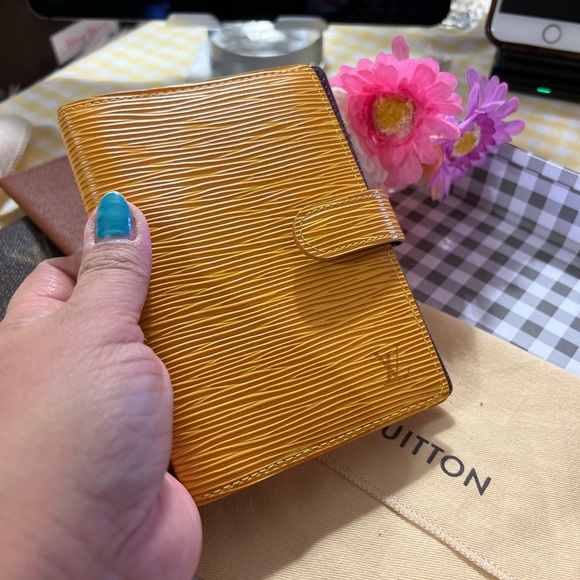 Louis Vuitton Epi Agenda - Picture 4 of 8